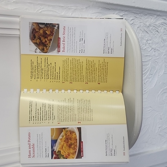 Better homes and gardens, new dieters cookbook. - Picture 4 of 4